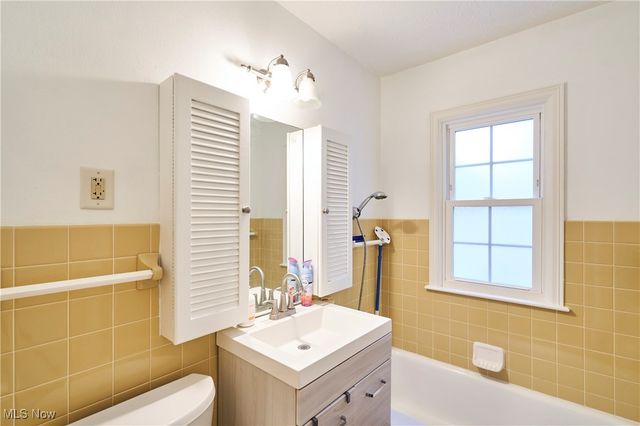 2430 Valley Road, Cuyahoga Falls, OH 44223