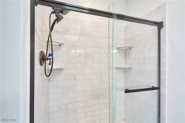 2430 Valley Road, Cuyahoga Falls, OH 44223