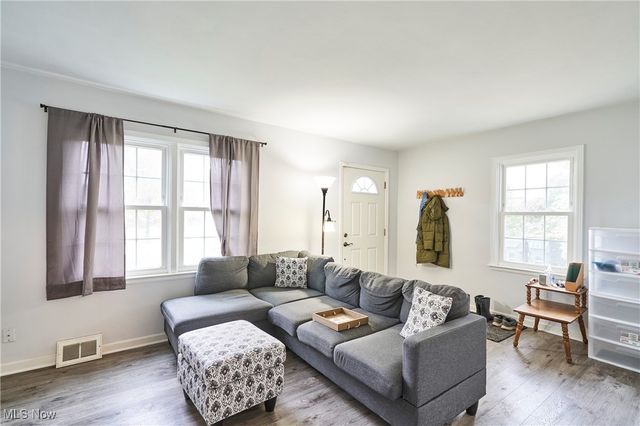 2430 Valley Road, Cuyahoga Falls, OH 44223