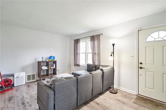 2430 Valley Road, Cuyahoga Falls, OH 44223