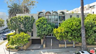 11789 Montana Avenue 11, Los Angeles, CA 90049