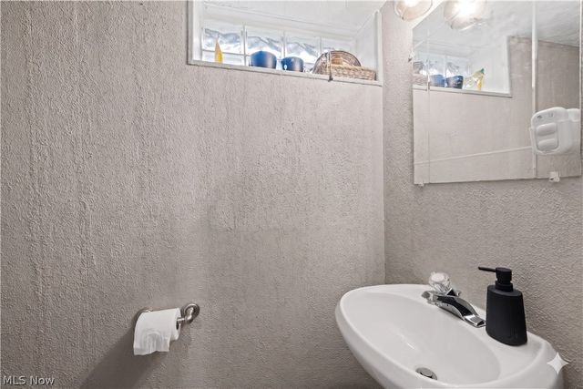 7906 Kenton Avenue, Parma, OH 44129