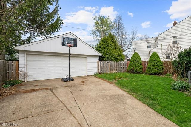 7906 Kenton Avenue, Parma, OH 44129