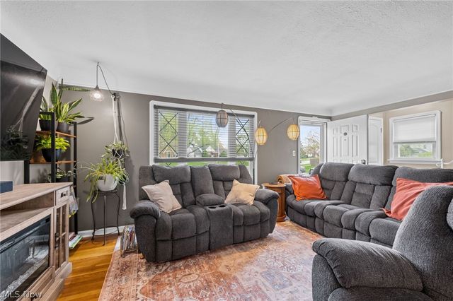 7906 Kenton Avenue, Parma, OH 44129