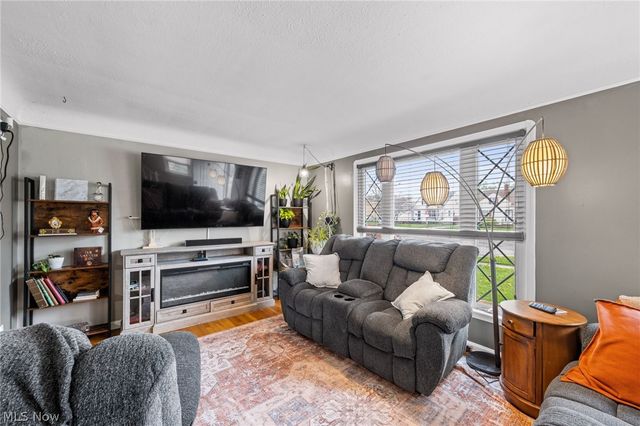 7906 Kenton Avenue, Parma, OH 44129