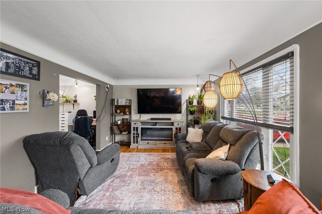 7906 Kenton Avenue, Parma, OH 44129