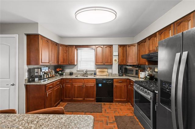 7906 Kenton Avenue, Parma, OH 44129