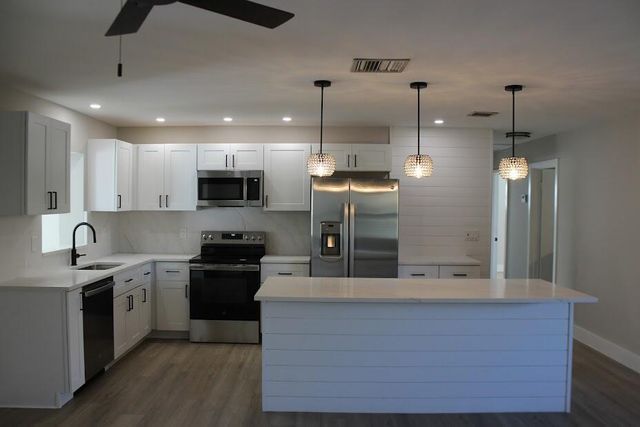 2104 NE 1ST Court, Boynton Beach, FL 33435
