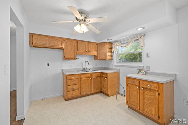 7732 Redbird Lane, Godfrey, IL 62035