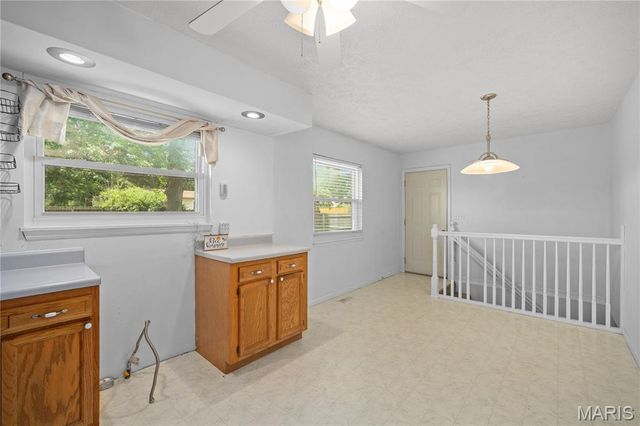 7732 Redbird Lane, Godfrey, IL 62035