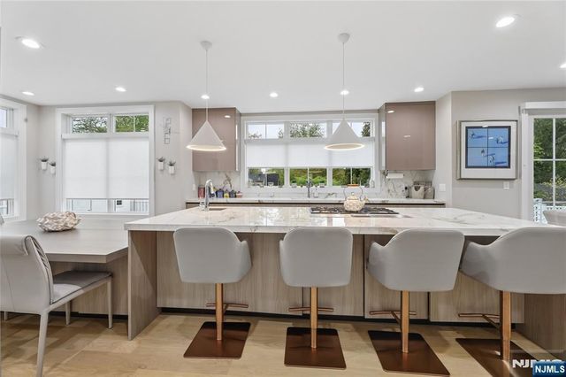 31 Engleside Street, Cresskill, NJ 07626