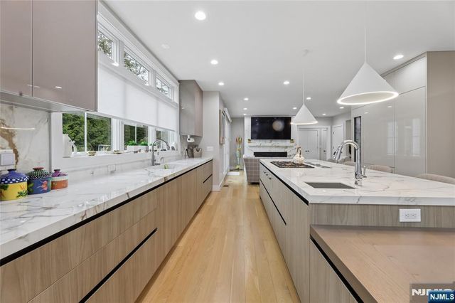 31 Engleside Street, Cresskill, NJ 07626