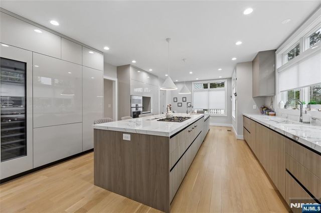 31 Engleside Street, Cresskill, NJ 07626