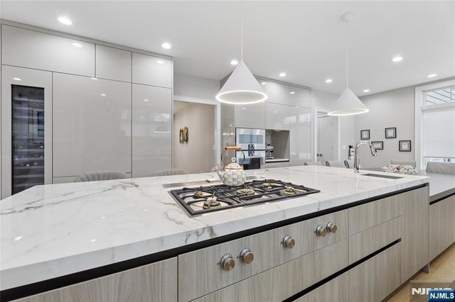 31 Engleside Street, Cresskill, NJ 07626