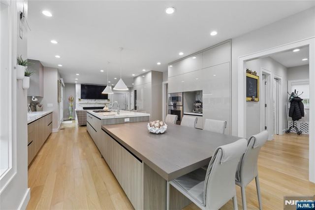 31 Engleside Street, Cresskill, NJ 07626