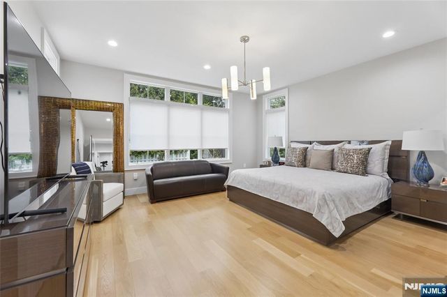 31 Engleside Street, Cresskill, NJ 07626