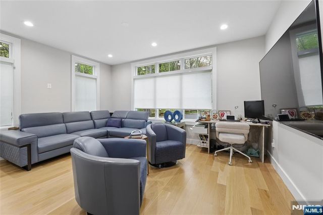 31 Engleside Street, Cresskill, NJ 07626