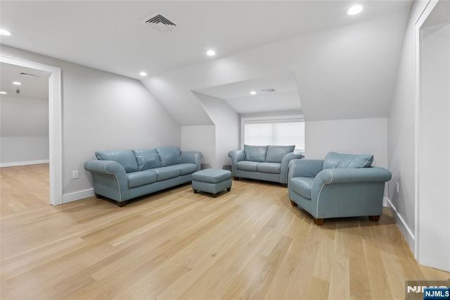 31 Engleside Street, Cresskill, NJ 07626