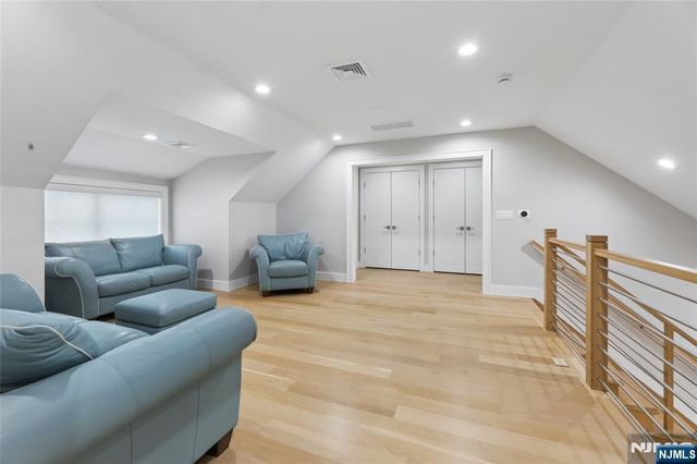 31 Engleside Street, Cresskill, NJ 07626