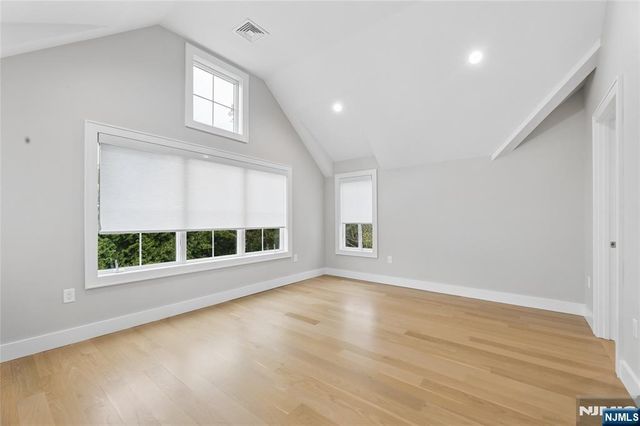 31 Engleside Street, Cresskill, NJ 07626