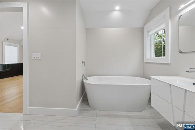 31 Engleside Street, Cresskill, NJ 07626