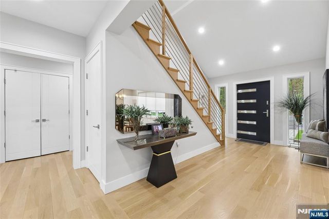 31 Engleside Street, Cresskill, NJ 07626