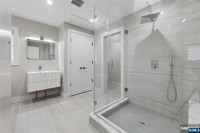 31 Engleside Street, Cresskill, NJ 07626