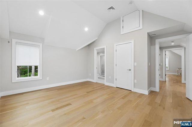 31 Engleside Street, Cresskill, NJ 07626