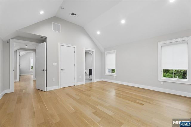 31 Engleside Street, Cresskill, NJ 07626