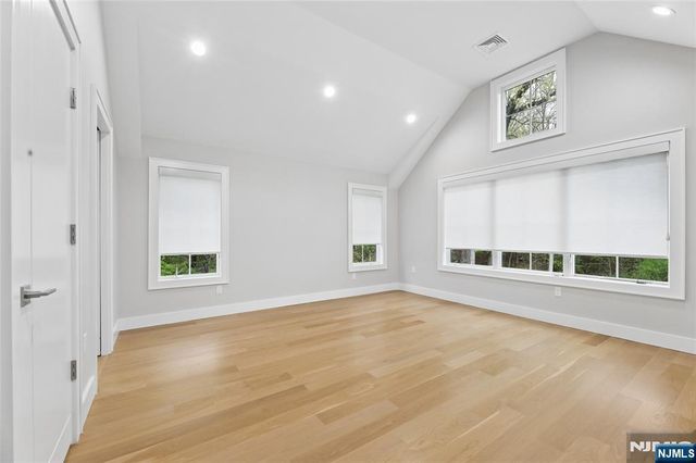 31 Engleside Street, Cresskill, NJ 07626