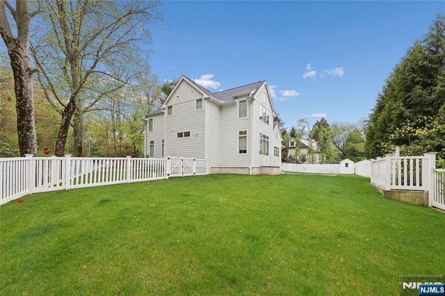 31 Engleside Street, Cresskill, NJ 07626