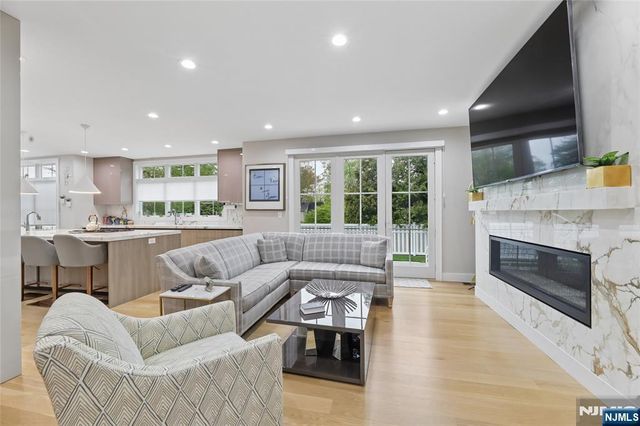 31 Engleside Street, Cresskill, NJ 07626