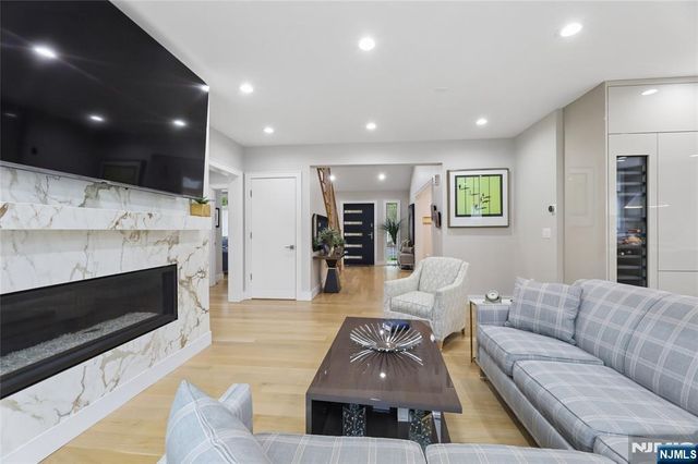 31 Engleside Street, Cresskill, NJ 07626