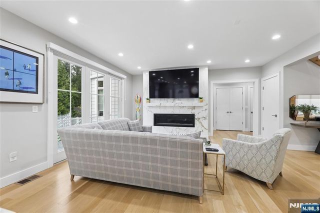 31 Engleside Street, Cresskill, NJ 07626