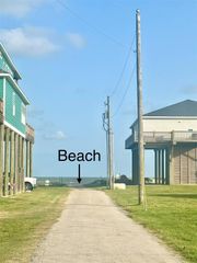 993 Jean Street, Gilchrist, TX 77617