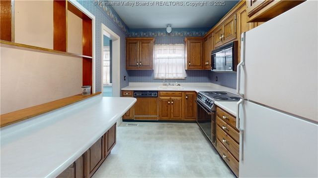 1852 Enslow Boulevard, Huntington, WV 25701