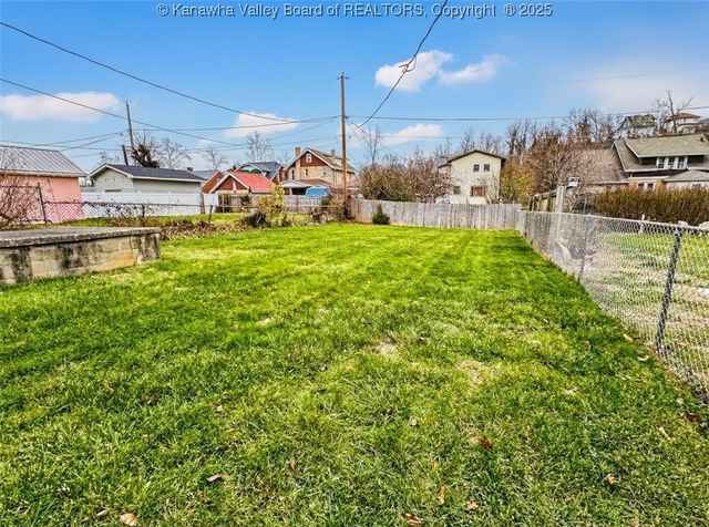 1852 Enslow Boulevard, Huntington, WV 25701