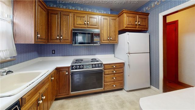 1852 Enslow Boulevard, Huntington, WV 25701