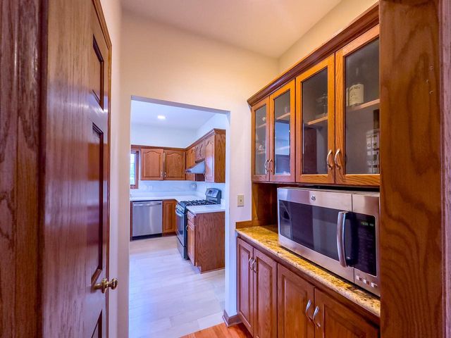 19560 Edmonton COURT, Brookfield, WI 53045