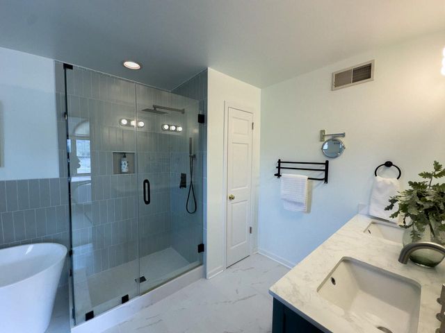 19560 Edmonton COURT, Brookfield, WI 53045