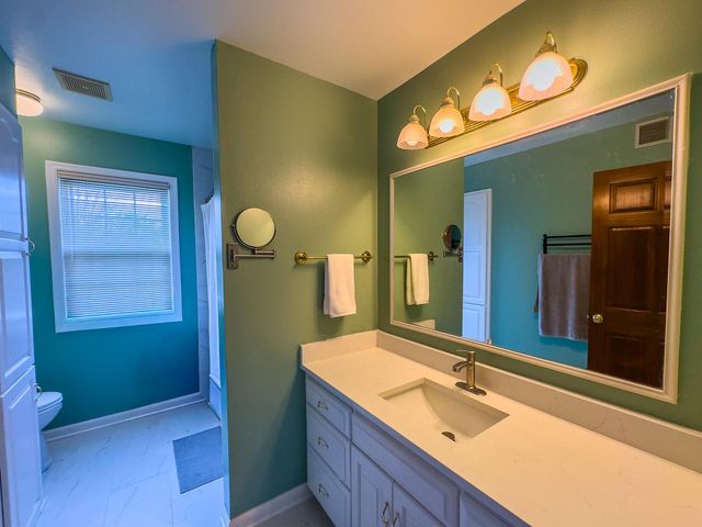 19560 Edmonton COURT, Brookfield, WI 53045