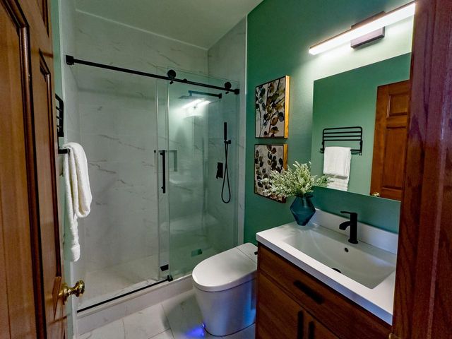 19560 Edmonton COURT, Brookfield, WI 53045