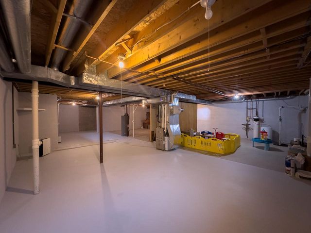 19560 Edmonton COURT, Brookfield, WI 53045