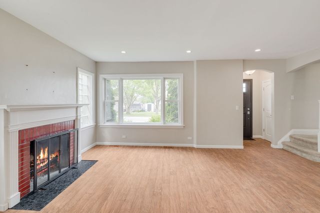 9535 S Fairfield Avenue, Evergreen Park, IL 60805