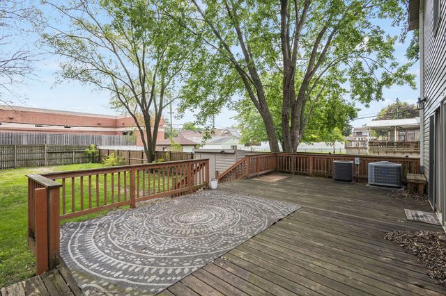 9535 S Fairfield Avenue, Evergreen Park, IL 60805