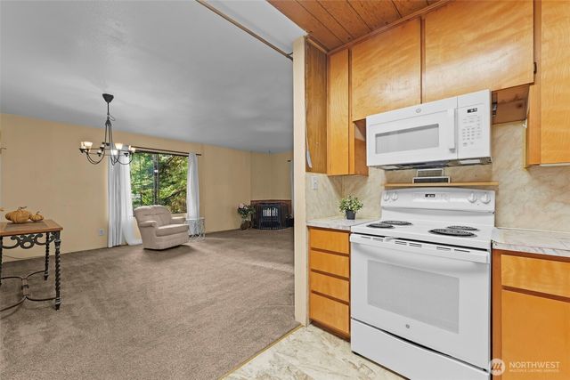 13836 166th Avenue SE, Rainier, WA 98576