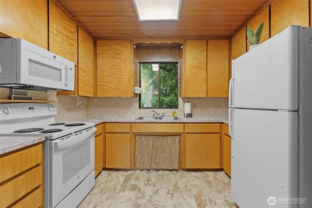 13836 166th Avenue SE, Rainier, WA 98576