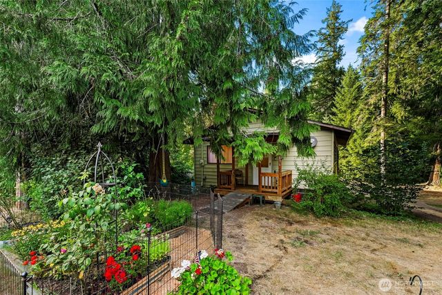 13836 166th Avenue SE, Rainier, WA 98576