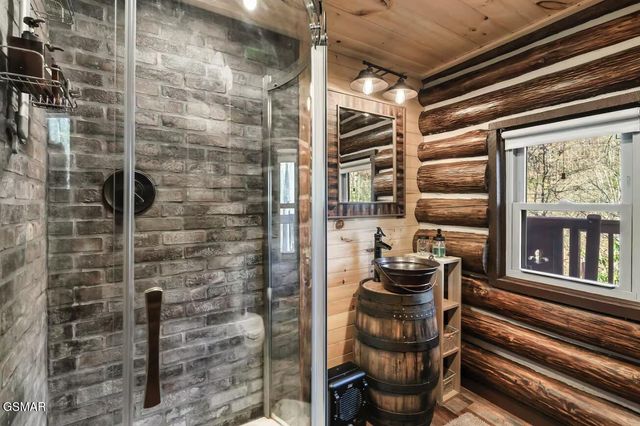 3847 Warden Branch Lane, Gatlinburg, TN 37738