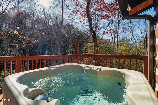 3847 Warden Branch Lane, Gatlinburg, TN 37738